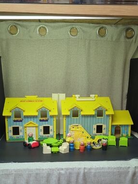 #16 1969 Fisher Price Little People 952 Tudor Yellow House complete with nursery